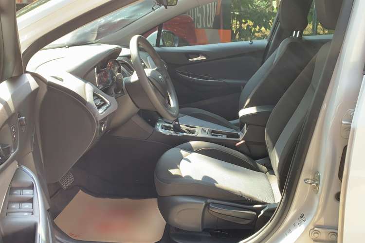 Used Chevrolet Cruze 2018 320 Automatic Pioneer Sunroof Edition Interior 1
