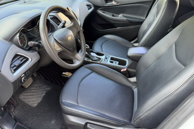 Used Chevrolet Cruze 2018 320 Automatic Pioneer Sunroof Edition Interior 1