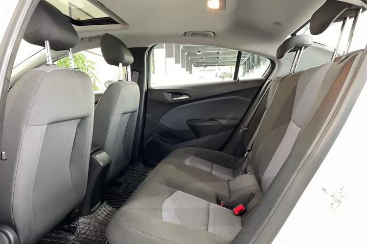 Used Chevrolet Cruze 2018 Redline 320 Automatic Pioneer Edition Interior 2