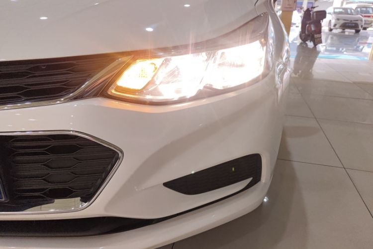 Used Chevrolet Cruze 2018 320 Automatic Pioneer Sunroof Edition Interior 2