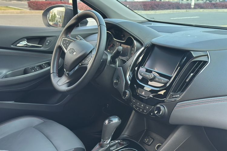 Used Chevrolet Cruze 2018 Redline 330T Dual-Clutch Flagship Edition Interior 2