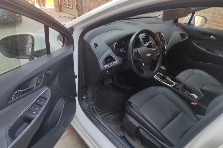Used Chevrolet Cruze 2018 320 Automatic Xuanfeng Urban Edition Interior 3