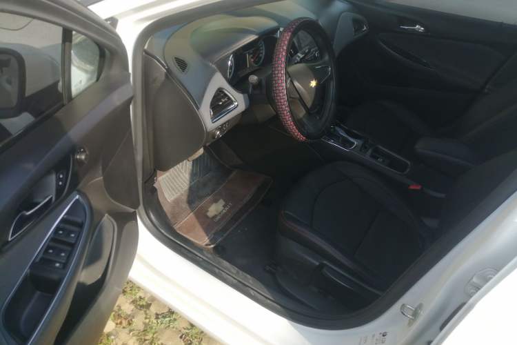 Used Chevrolet Cruze 2018 320 Automatic Pioneer Sunroof Edition Interior 3