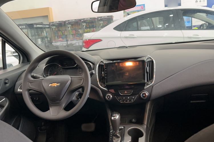 Used Chevrolet Cruze 2018 320 Automatic Pioneer Sunroof Edition Interior 3
