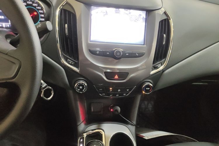 Used Chevrolet Cruze 2018 320 Automatic Pioneer Sunroof Edition Interior 3