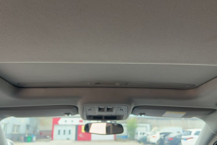 Used Chevrolet Cruze 2018 Redline 320 Automatic Pioneer Edition Interior 3