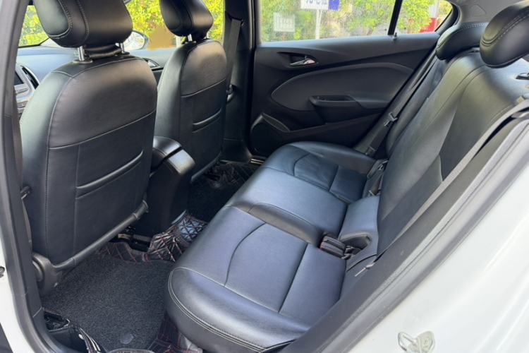Used Chevrolet Cruze 2018 320 Automatic Pioneer Sunroof Edition Interior 3