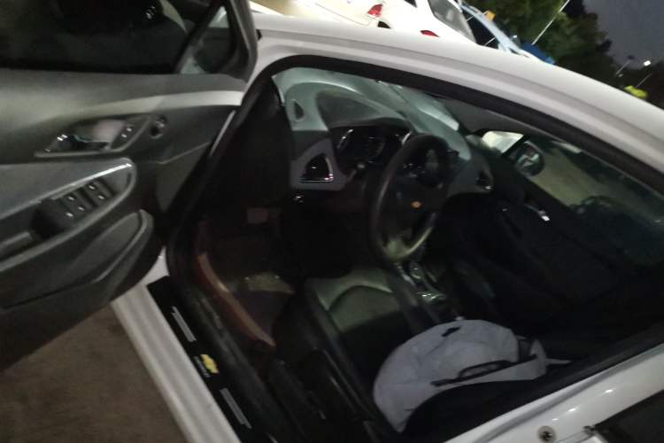 Used Chevrolet Cruze 2018 320 Automatic Pioneer Sunroof Edition Interior 3