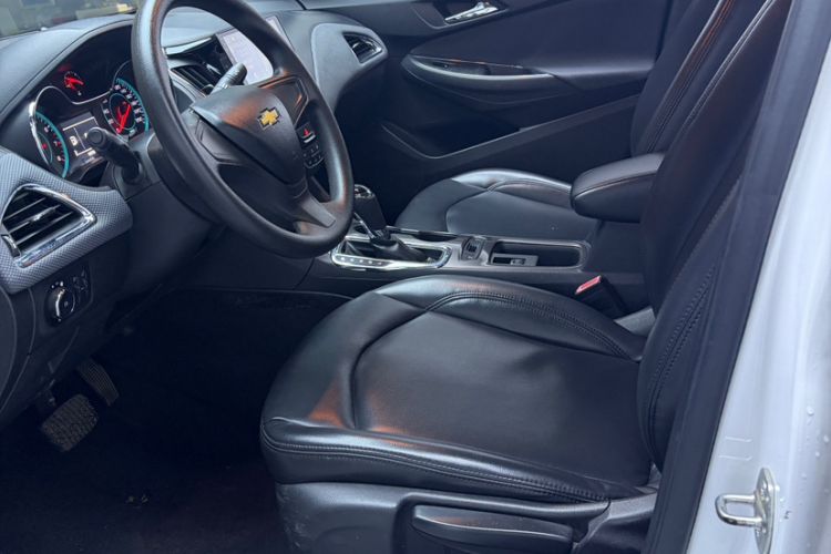 Used Chevrolet Cruze 2018 320 Automatic Pioneer Sunroof Edition Interior 3