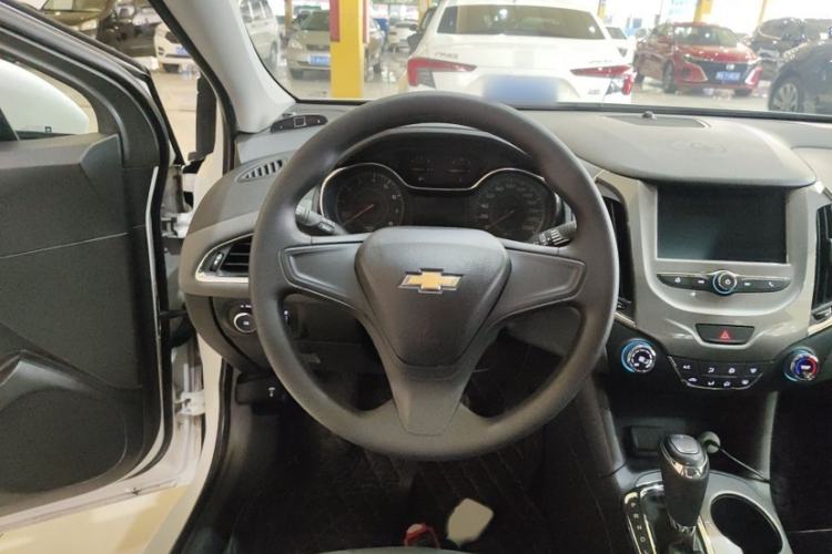 Used Chevrolet Cruze 2018 320 Automatic Pioneer Sunroof Edition Interior 6