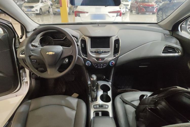 Used Chevrolet Cruze 2018 320 Automatic Pioneer Sunroof Edition Interior 7