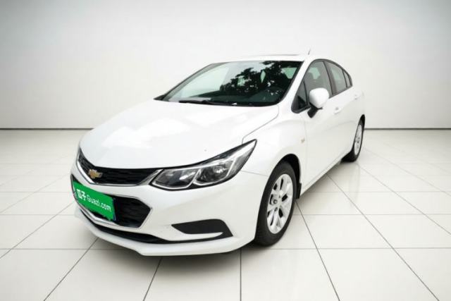 Chevrolet Cruze 2018 Hatchback 320 Automatic Pioneer Sunroof Edition de segunda mano