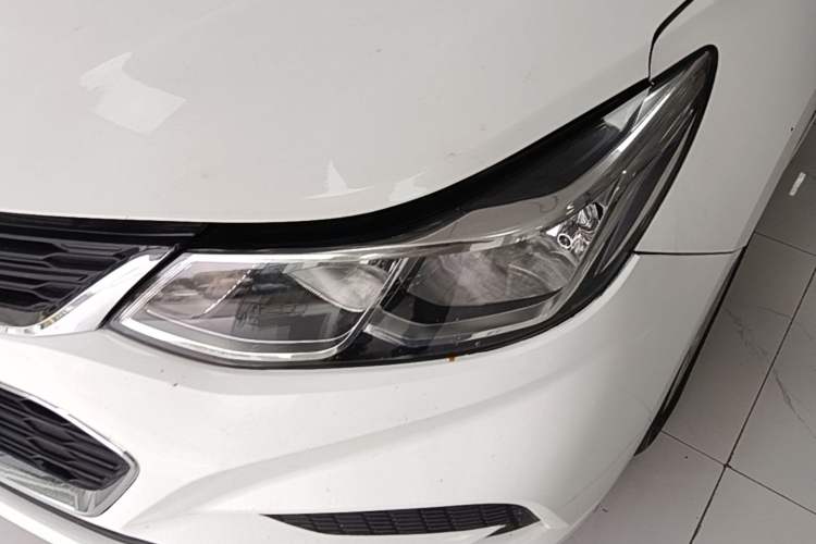 Used Chevrolet Cruze 2018 Hatchback 320 Automatic Pioneer Sunroof Edition Left Front Headlight