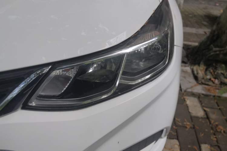Used Chevrolet Cruze 2018 320 Automatic Pioneer Sunroof Edition Left Front Headlight