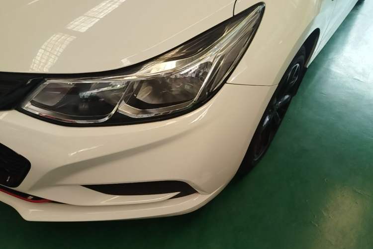 Used Chevrolet Cruze 2018 Redline 320 Automatic Pioneer Edition Left Front Headlight