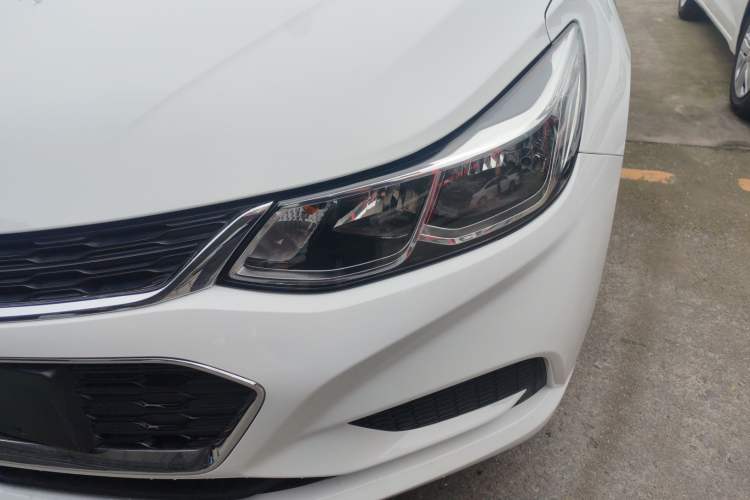 Used Chevrolet Cruze 2018 320 Automatic Pioneer Sunroof Edition Left Front Headlight
