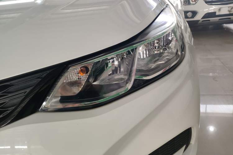 Used Chevrolet Cruze 2018 Redline 320 Automatic Pioneer Edition Left Front Headlight
