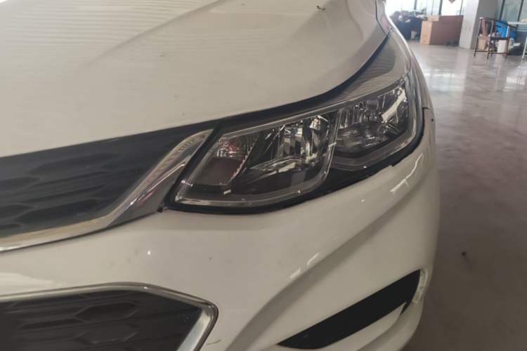 Used Chevrolet Cruze 2018 Hatchback 320 Automatic Pioneer Sunroof Edition Left Front Headlight