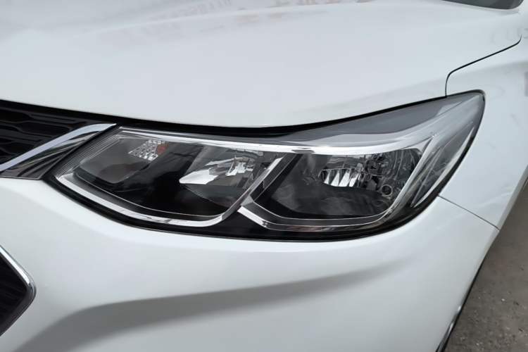 Used Chevrolet Cruze 2018 Hatchback 320 Automatic Pioneer Sunroof Edition Left Front Headlight