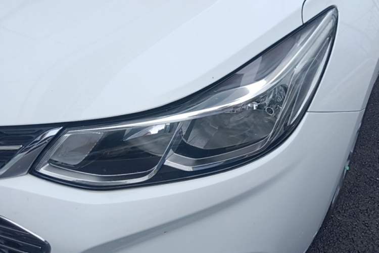 Used Chevrolet Cruze 2018 320 Automatic Pioneer Sunroof Edition Left Front Headlight