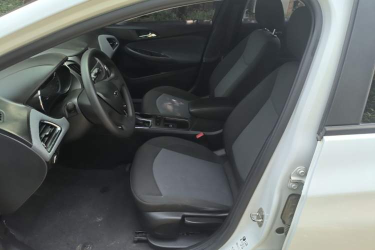 Used Chevrolet Cruze 2018 Redline 320 Automatic Pioneer Edition Left Front Seat