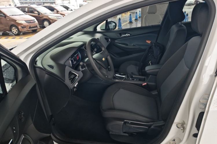 Used Chevrolet Cruze 2018 320 Automatic Pioneer Sunroof Edition Left Front Seat
