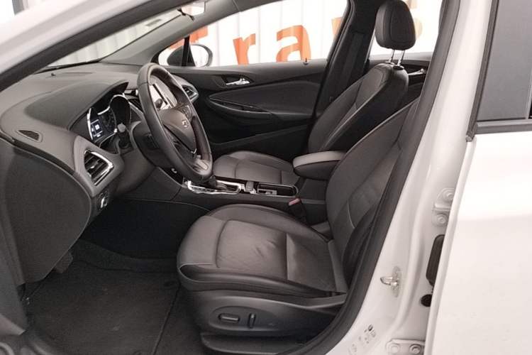 Used Chevrolet Cruze 2018 Redline 330T Dual-Clutch Flagship Edition Left Front Seat