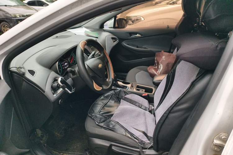 Used Chevrolet Cruze 2018 320 Automatic Pioneer Sunroof Edition Left Front Seat