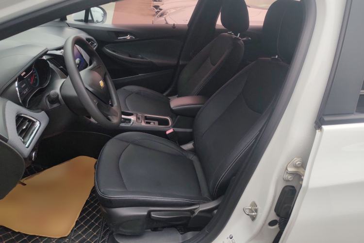 Used Chevrolet Cruze 2018 320 Automatic Pioneer Sunroof Edition Left Front Seat