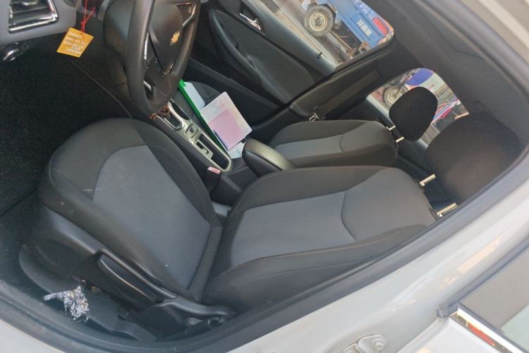 Used Chevrolet Cruze 2018 Hatchback 320 Automatic Pioneer Sunroof Edition Left Front Seat