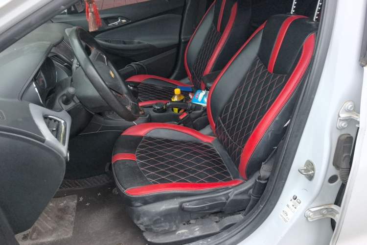 Used Chevrolet Cruze 2018 Hatchback 320 Manual Pioneer Edition Left Front Seat