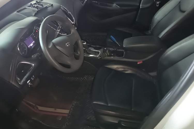 Used Chevrolet Cruze 2018 Redline 320 Automatic Pioneer Edition Left Front Seat