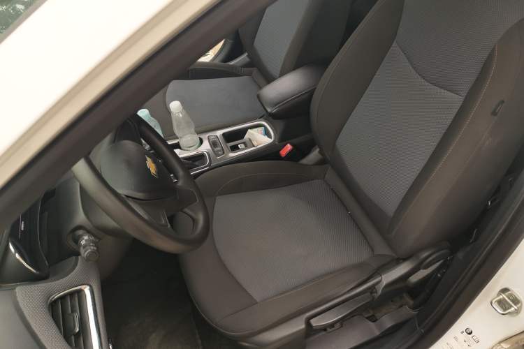 Used Chevrolet Cruze 2018 Hatchback 320 Automatic Pioneer Sunroof Edition Left Front Seat