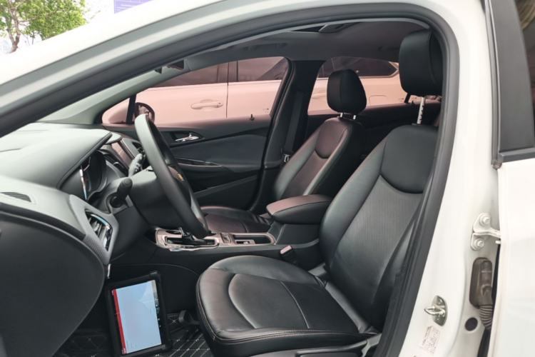 Used Chevrolet Cruze 2018 320 Automatic Pioneer Sunroof Edition Left Front Seat