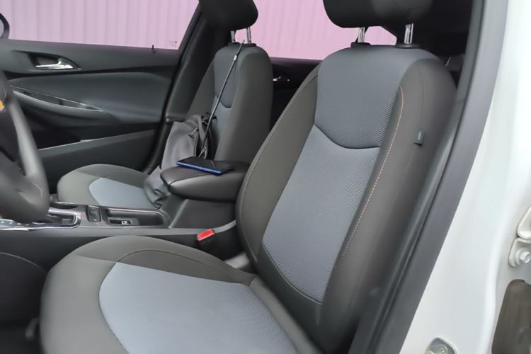 Used Chevrolet Cruze 2018 Hatchback 320 Automatic Pioneer Sunroof Edition Left Front Seat