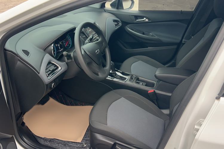 Used Chevrolet Cruze 2018 Redline 320 Automatic Pioneer Edition Left Front Seat