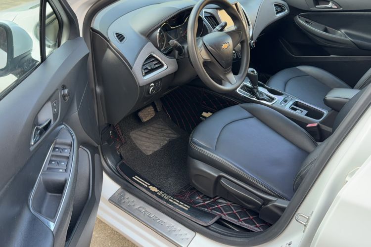 Used Chevrolet Cruze 2018 320 Automatic Pioneer Sunroof Edition Left Front Seat