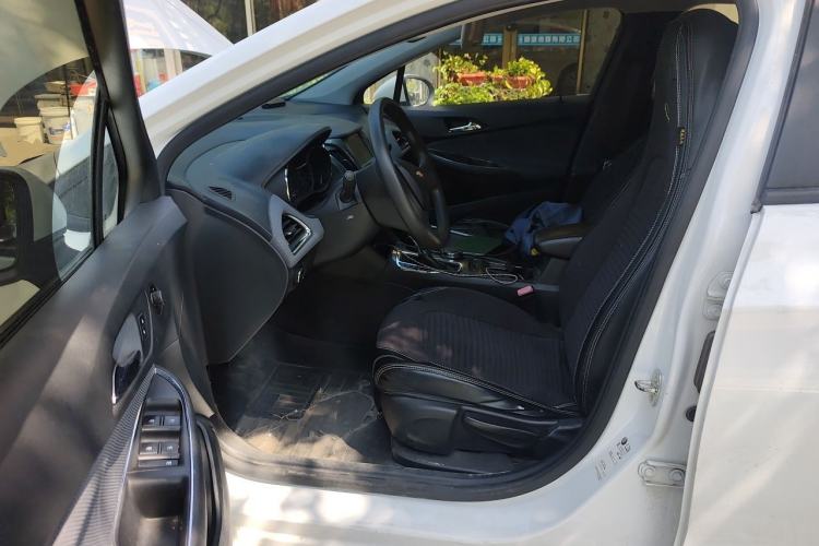 Used Chevrolet Cruze 2018 320 Automatic Pioneer Sunroof Edition Left Front Seat