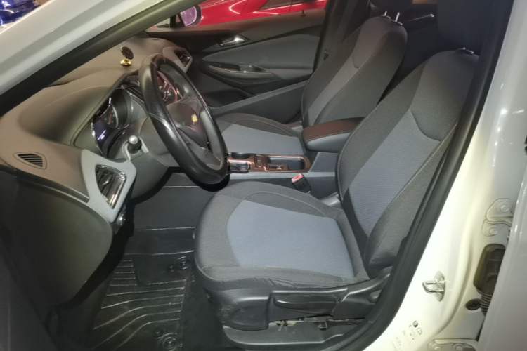 Used Chevrolet Cruze 2018 320 Automatic Pioneer Sunroof Edition Left Front Seat