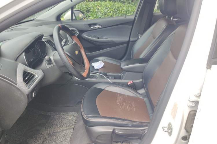 Used Chevrolet Cruze 2018 320 Automatic Pioneer Sunroof Edition Left Front Seat