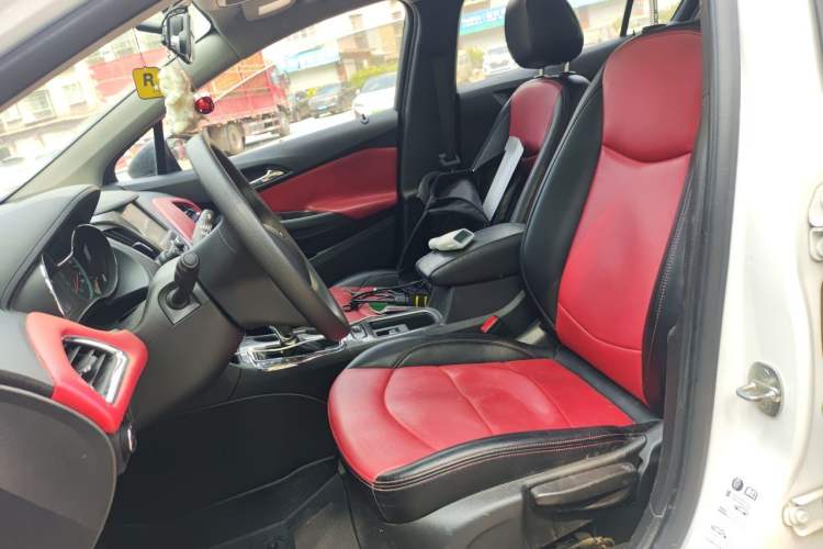 Used Chevrolet Cruze 2018 Redline 320 Automatic Pioneer Edition Left Front Seat