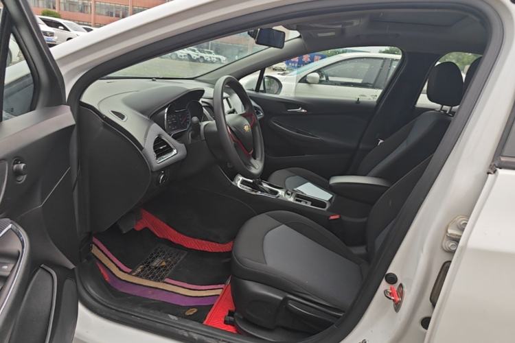 Used Chevrolet Cruze 2018 320 Automatic Pioneer Sunroof Edition Left Front Seat