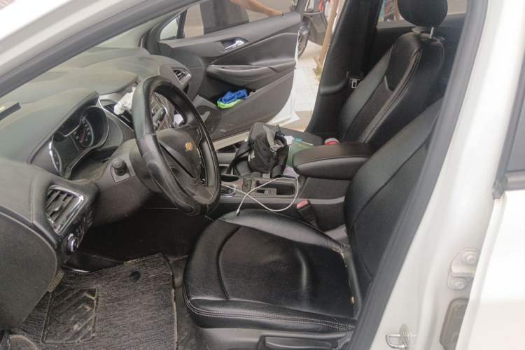 Used Chevrolet Cruze 2018 320 Automatic Pioneer Sunroof Edition Left Front Seat