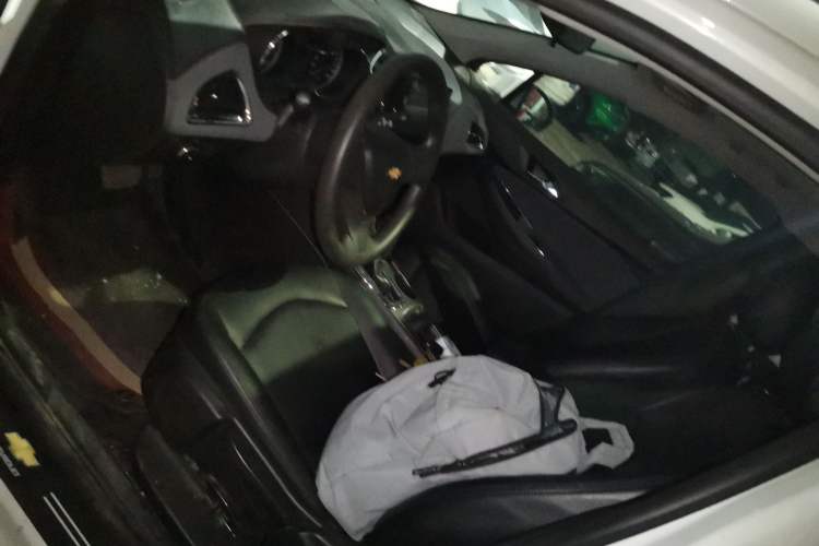 Used Chevrolet Cruze 2018 320 Automatic Pioneer Sunroof Edition Left Front Seat