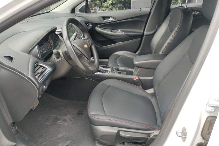 Used Chevrolet Cruze 2018 Revised Version 320 Automatic Pioneer Edition Left Front Seat