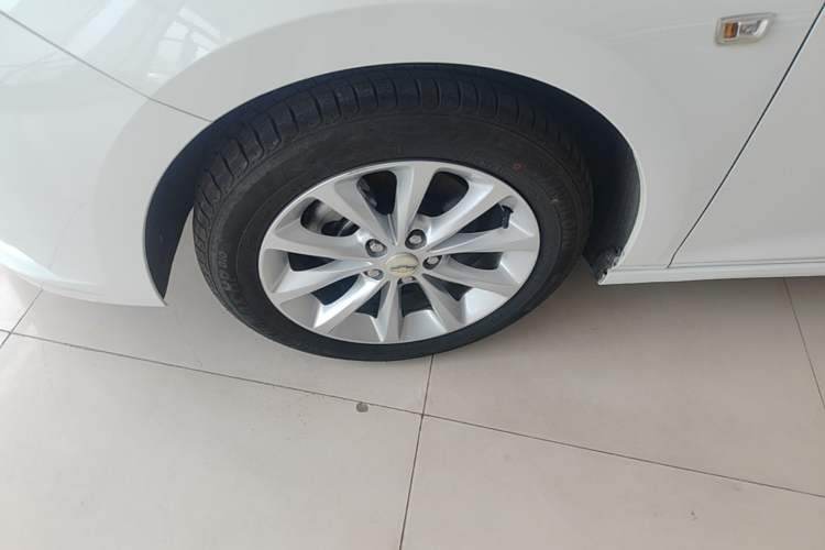 Used Chevrolet Cruze 2018 320 Automatic Pioneer Sunroof Edition Left Front Wheel Hub