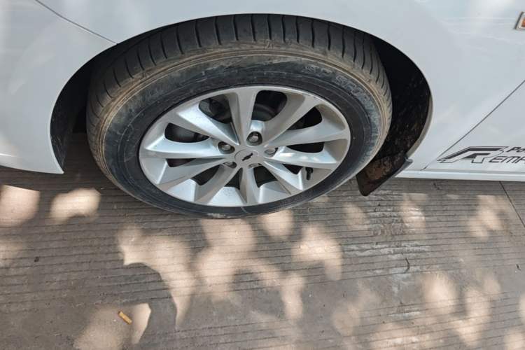 Used Chevrolet Cruze 2018 320 Automatic Pioneer Sunroof Edition Left Front Wheel Hub