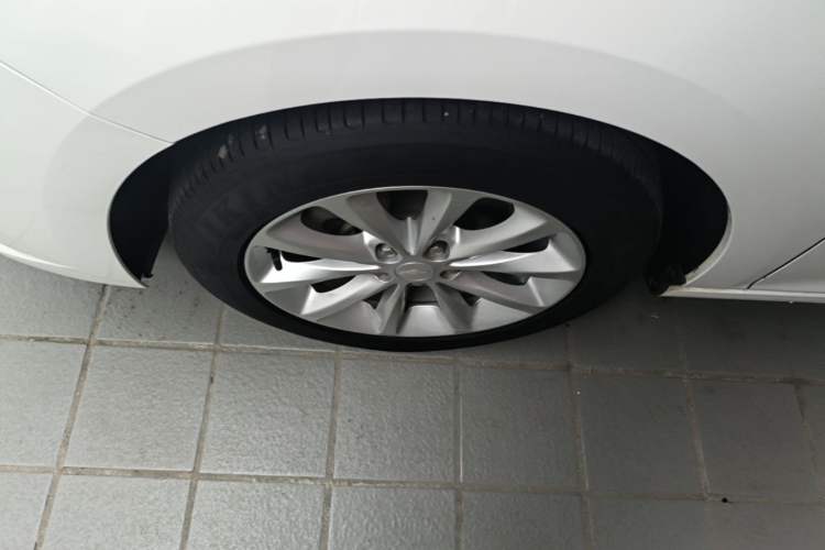 Used Chevrolet Cruze 2018 320 Automatic Pioneer Sunroof Edition Left Front Wheel Hub