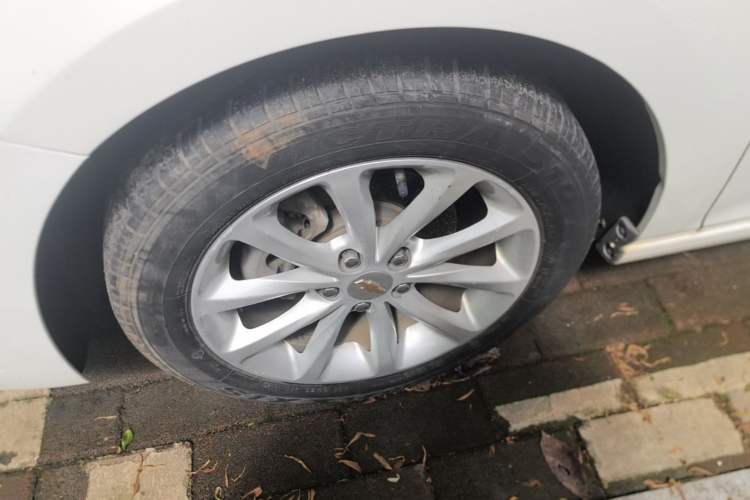 Used Chevrolet Cruze 2018 320 Automatic Pioneer Sunroof Edition Left Front Wheel Hub