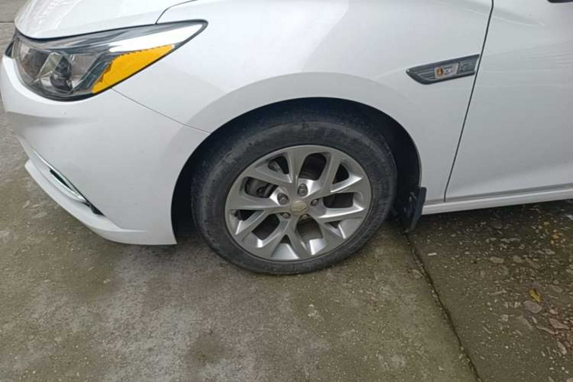 Used Chevrolet Cruze 2018 Hatchback 320 Automatic Pioneer Sunroof Edition Left Front Wheel Hub